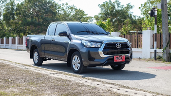 รูปรถยนต์ Toyota Hilux Revo 2023
