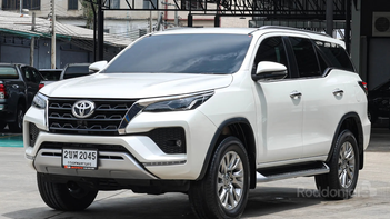 รูปรถยนต์ Toyota Fortuner 2022