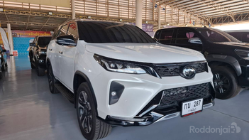 รูปรถยนต์ Toyota Fortuner 2023