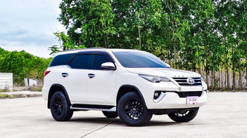 รูปรถยนต์ Toyota Fortuner 2019
