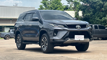 รูปรถยนต์ Toyota Fortuner 2023