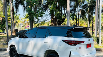 รูปรถยนต์ Toyota Fortuner 2023