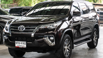 รูปรถยนต์ Toyota Fortuner 2017