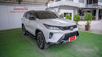 รูปรถยนต์ Toyota Fortuner 2022