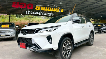 รูปรถยนต์ Toyota Fortuner 2023